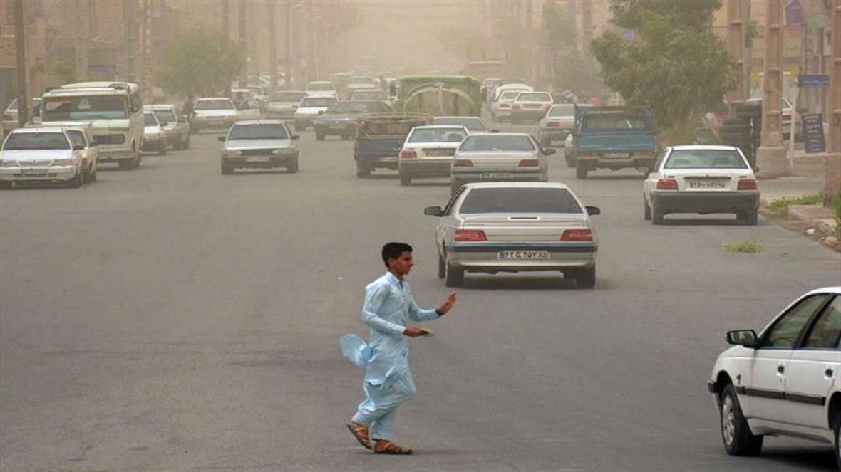 سرعت وزش باد در زابل به 96 کیلومتر بر ساعت رسید سرعت وزش باد در زابل به 96 کیلومتر بر ساعت رسید