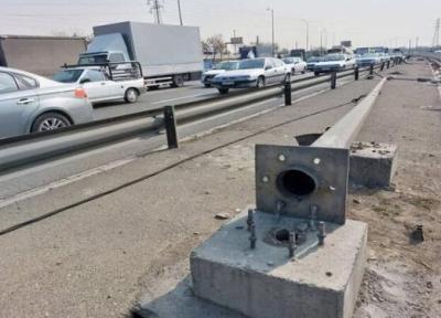 تیرهای برق بزرگراه آزادگان بلافاصله پس از برطرف خطر نصب شدند