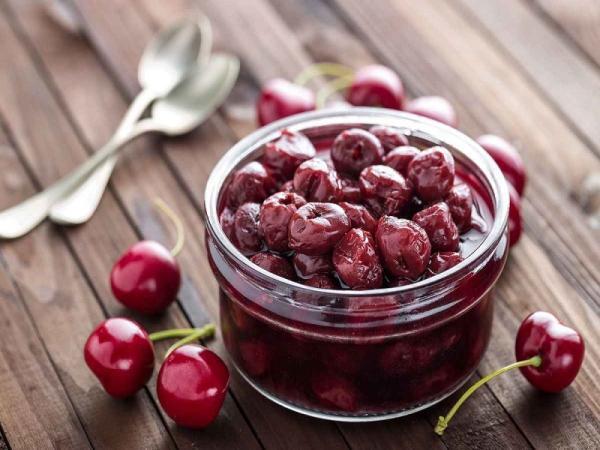 طرز تهیه کمپوت آلبالو